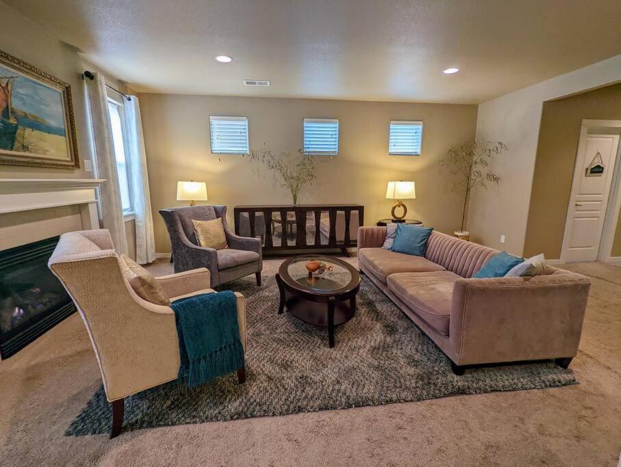 Spacious 3-Bedroom Home With Outdoor Space 유진 외부 사진
